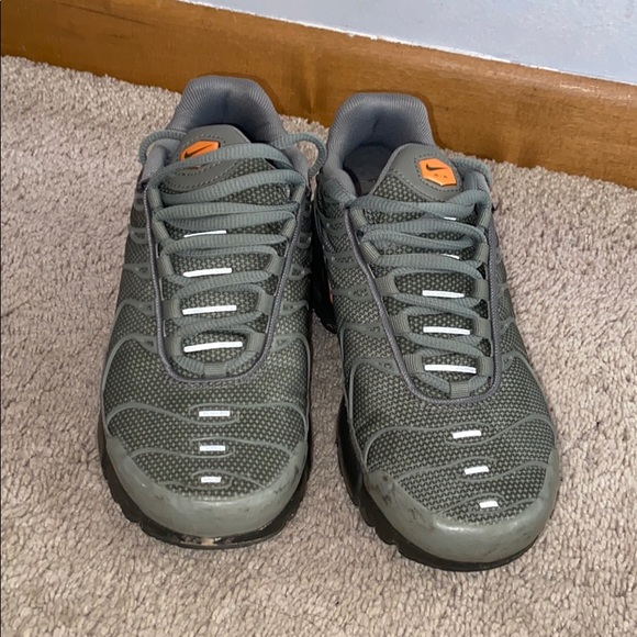 nike tn khaki nike tn khaki